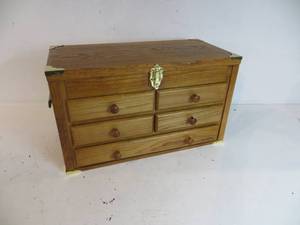 lot 25 image: Wooden Chest