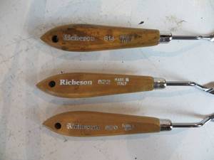 lot 34 image: 6 Painting Knives