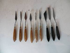 lot 35 image: 9 Painting Knives