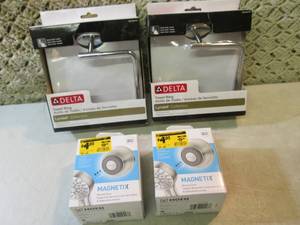 2 Delta Towel Rings and 2 Moen Magn...