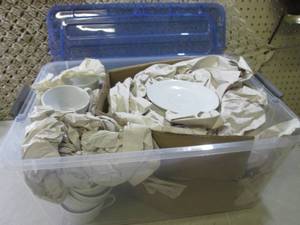 Tote with Lid Full of Vintage Plate...