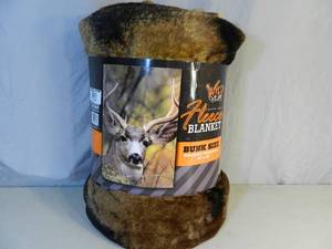 lot 13 image: New Wild Wear Super Soft Fleece Blanket