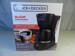 lot 38 image: New Black and Decker 12 Cup Coffee Maker