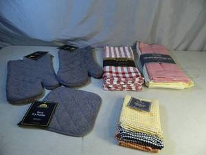 lot 62 image: New Kitchen Towels and More