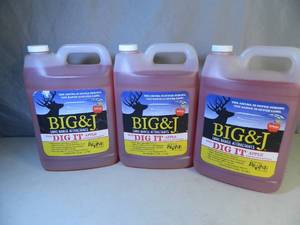 lot 70 image: 3 New Jugs of Big and j Long Range Attractant