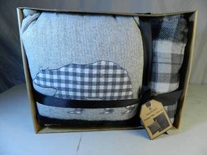 lot 81 image: New Super Cute Pillow and Throw Set