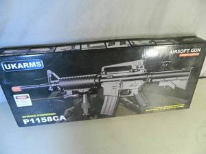 lot 88 image: New AR Style Airsoft Gun