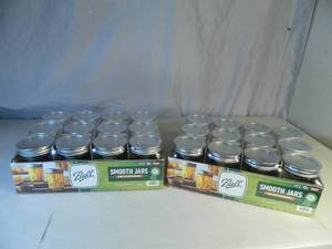 lot 114 image: 24 New Ball Half Pint Smooth Jars