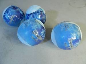 lot 133 image: 4 New Primal Elements Bath Bombs