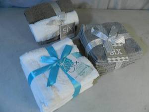 lot 168 image: 18 New Washcloths