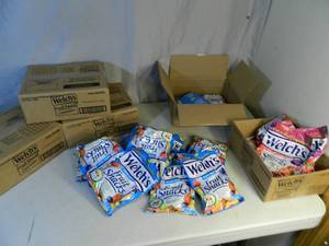 lot 183 image: 60 Bags of Welchs Fruit Snacks