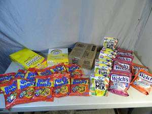 lot 184 image: Lot of Assorted New Candy