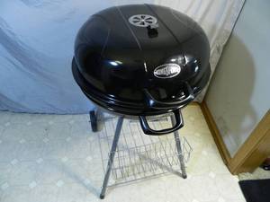 lot 2 image: New Kingsford Kettle Grill with Cover