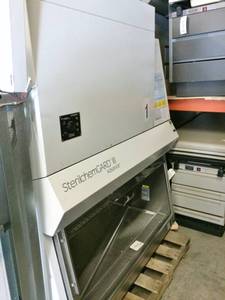 lot 4 image: MSRP $12,000 Baker SterilchemGARD III Advance 4 Biological Safety Cabinet Vertical Laminar Airflow Fume Hood -Certified To Nov 2018 Great Working Condition&nbspPlease see PDF For More Info On This Laboratory Vapor Containment Exhaust Enclosure