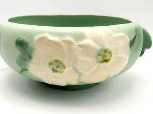 lot 425 image: Rare Weller Dogwood Double Handled Bowl in Mint Green