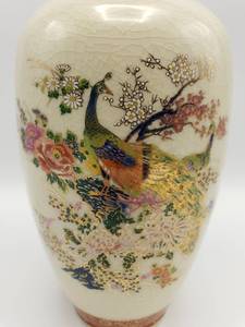 lot 512 image: Vintage 10 14 Satsuma Japanese Peacock Motif Vase by Heritage Mint