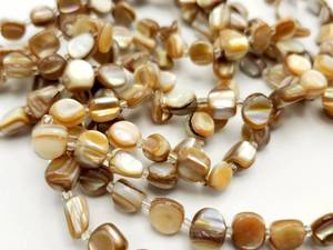 lot 610 image: 56 Shimmering Shell Estate Necklace