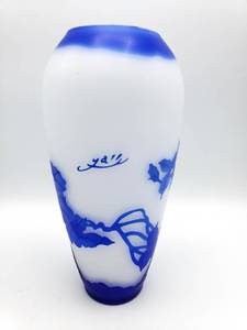 lot 318 image: Gorgeous Emile Galle Style Blue and White Cameo Vase 9 12