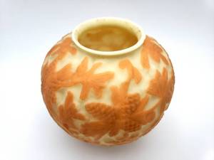 lot 7 image: Art Nouvaeu Era French Cameo Vase 7