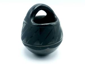 lot 205 image: Old Santo Domingo Pottery Blackware Handled Pottery Signed JM (Josefita Martinez)