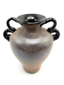 lot 409 image: Elegant Italian Scavo Double Handled Art Glass Vase 6 34 Tall