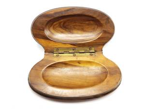 lot 412 image: Vintage Israel, Jersusalem Olive Wood Hinged Box 5 Long