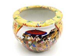 lot 25 image: Satsuma Porcelain Jardiniere with Ladies Gathering Motif 3 14 Tall