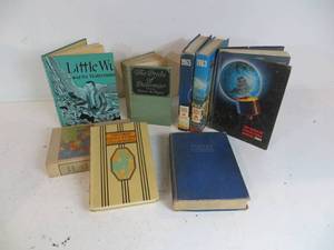 8 VINTAGE Books