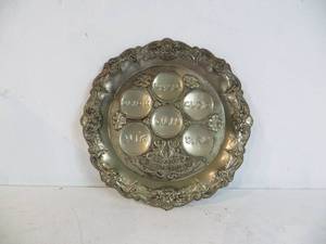 Round Metal Tray wWriting in Hebrew