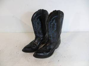 Pair of Cowboy Boots (Size 8�)