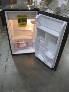 lot 57 image: Magic Chef 3.3 cu. ft. Mini Fridge in Black HMR330BE