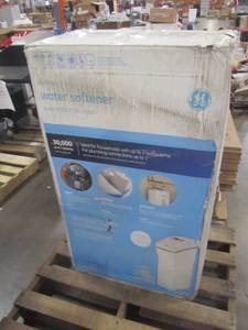 lot 61 image: GE 40,000 Grain Water Softener GXSH40V