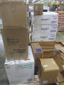 lot 86 image: MIXED PALLET OF JANITORIAL SUPPLIES AND RESTAURANT UTENSILSCONTAINERS