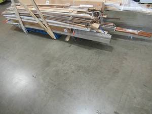 lot 282 image: MIXED PALLET OF MISCELLANEOUS TRIM AND MOULDING