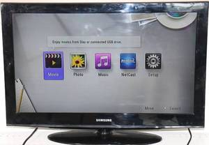 lot 4 image: Samsung LN32D403E4DXZA 32