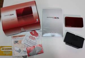 lot 77 image: Nintendo 3 DS. Like New