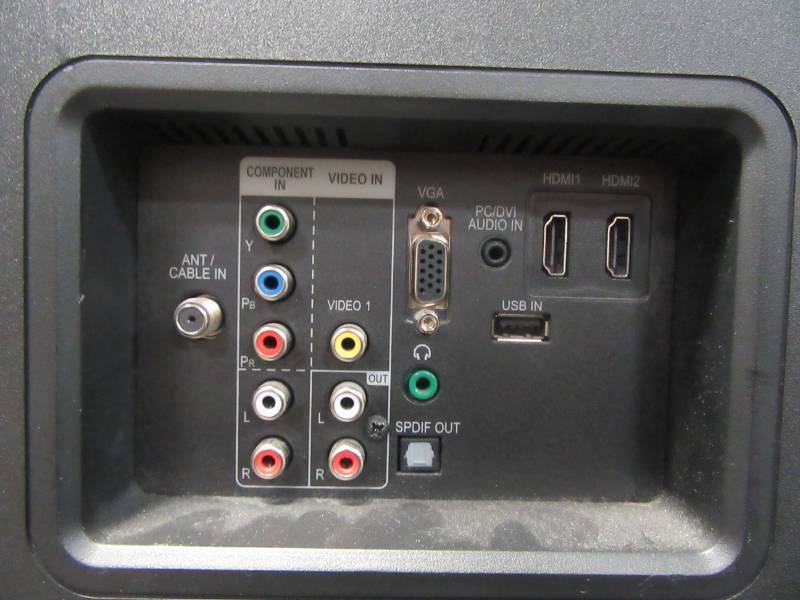 lot 40 image: 24 in DYNEX TVMonitor  Tested Working with stand