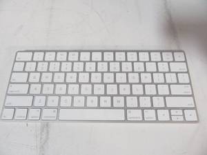 lot 18 image: Apple Wireless Keyboard Newer A1644 for lightning charger