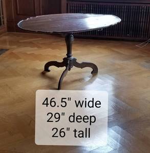 lot 4 image: Antique Turtle Back Top Tilt Top Table