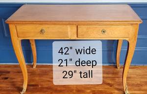lot 5 image: Antique Console Table