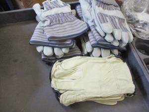 lot 2 image: Leather Gloves-Size XL