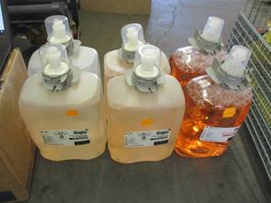 lot 3 image: Gojo Foaming Soaps