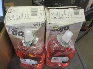 lot 4 image: Gojo Foaming Soaps