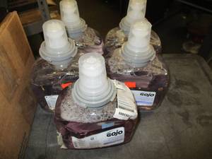 lot 6 image: Gojo Foaming Soaps
