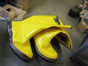 lot 15 image: Slush Boots