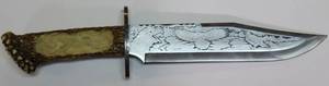 lot 21 image: Eagle Etched Bowie Knife. 9 Blade