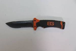 lot 25 image: Gerber Bear Hunting Knife 4-34 Blade