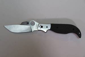 lot 28 image: Spyderco S30V Folding Knife