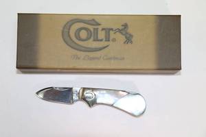 lot 31 image: Colt 1-12 Folding Knife