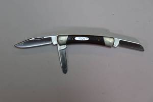lot 32 image: Buck Folding Knife 2-12 Blade